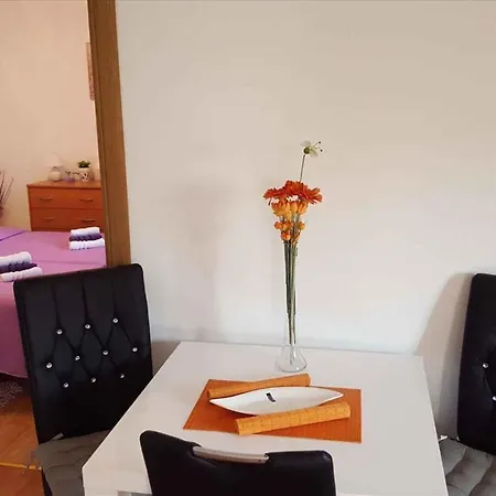 In 17036 Apartment *