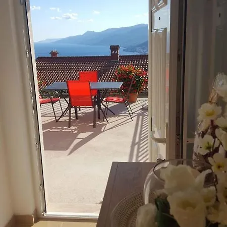 Apartment In 17036 *