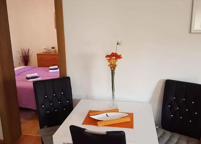 In 17036 Apartman *