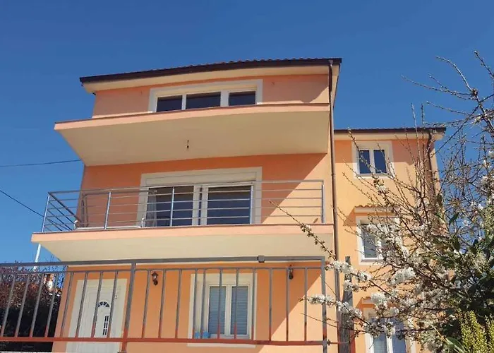 In 17036 Apartment
